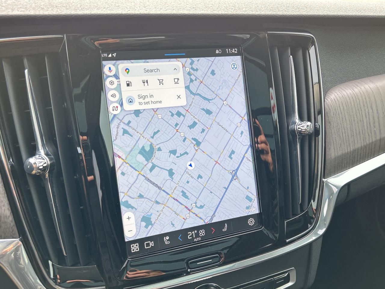 2022 Volvo V90 Cross Country B6 AWD Leather CarPlay Wireless Charging HUD Photo