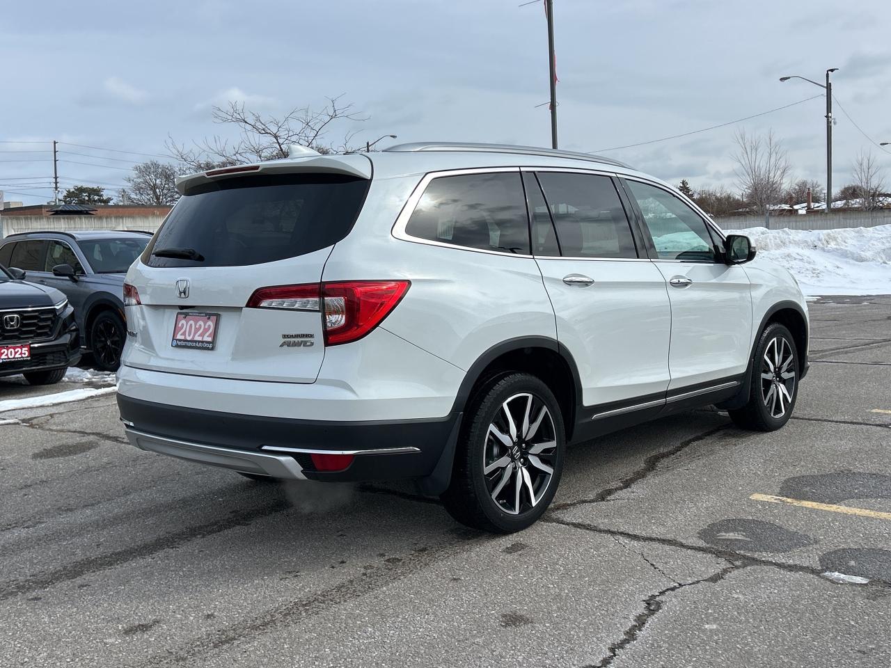 2022 Honda Pilot Touring 7-Passenger  Navigation Sunroof Leather Photo