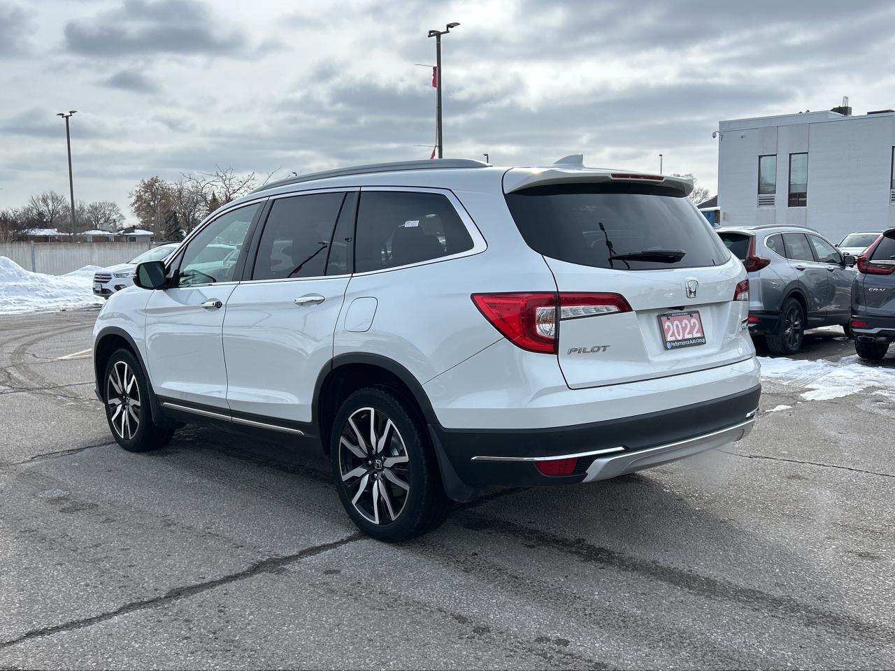 2022 Honda Pilot Touring 7-Passenger  Navigation Sunroof Leather Photo2
