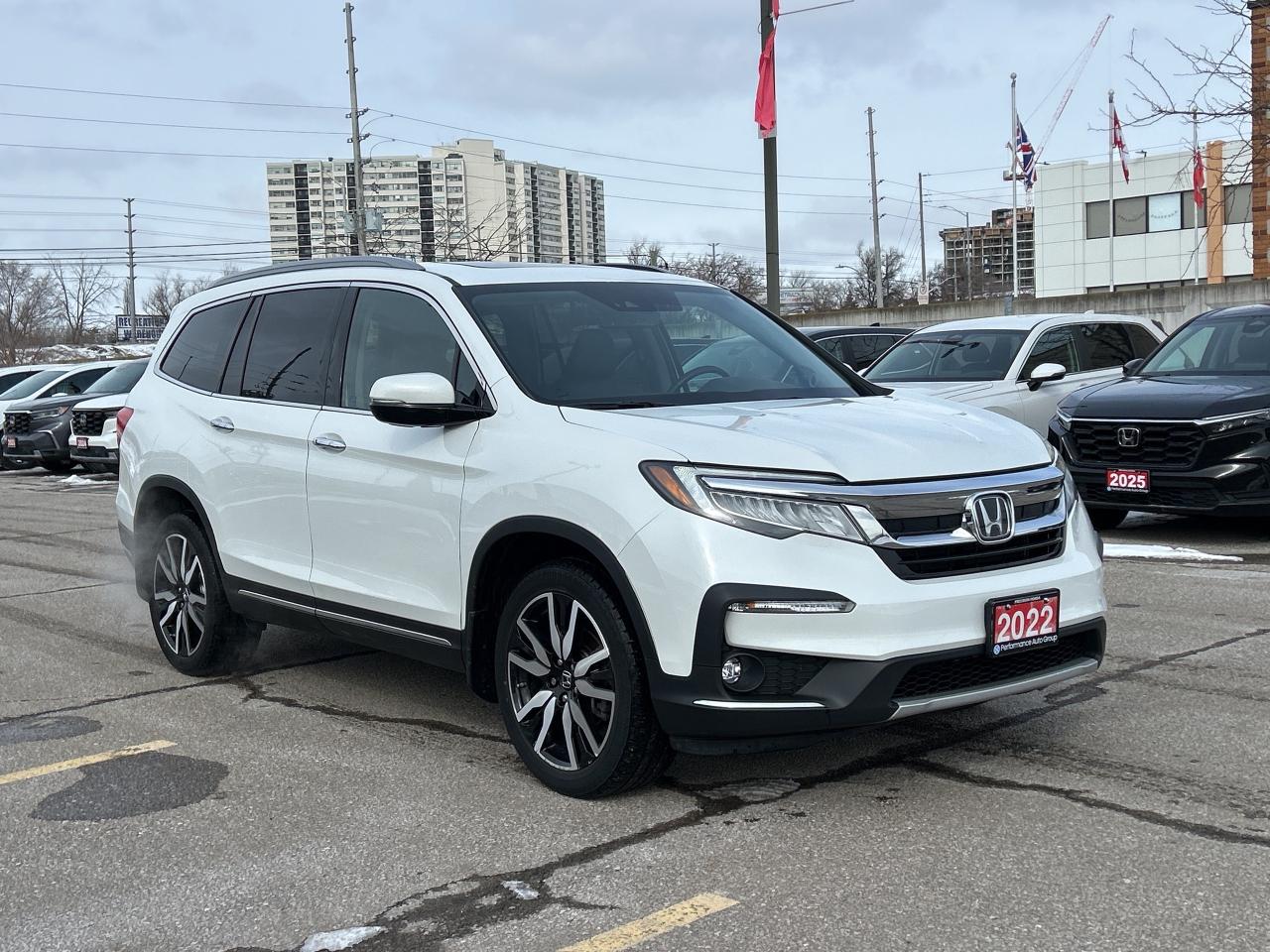 2022 Honda Pilot Touring 7-Passenger  Navigation Sunroof Leather Photo
