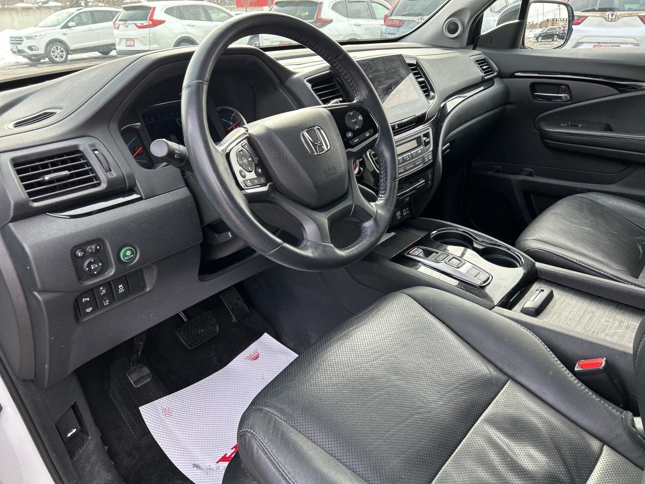 2022 Honda Pilot Touring 7-Passenger  Navigation Sunroof Leather Photo