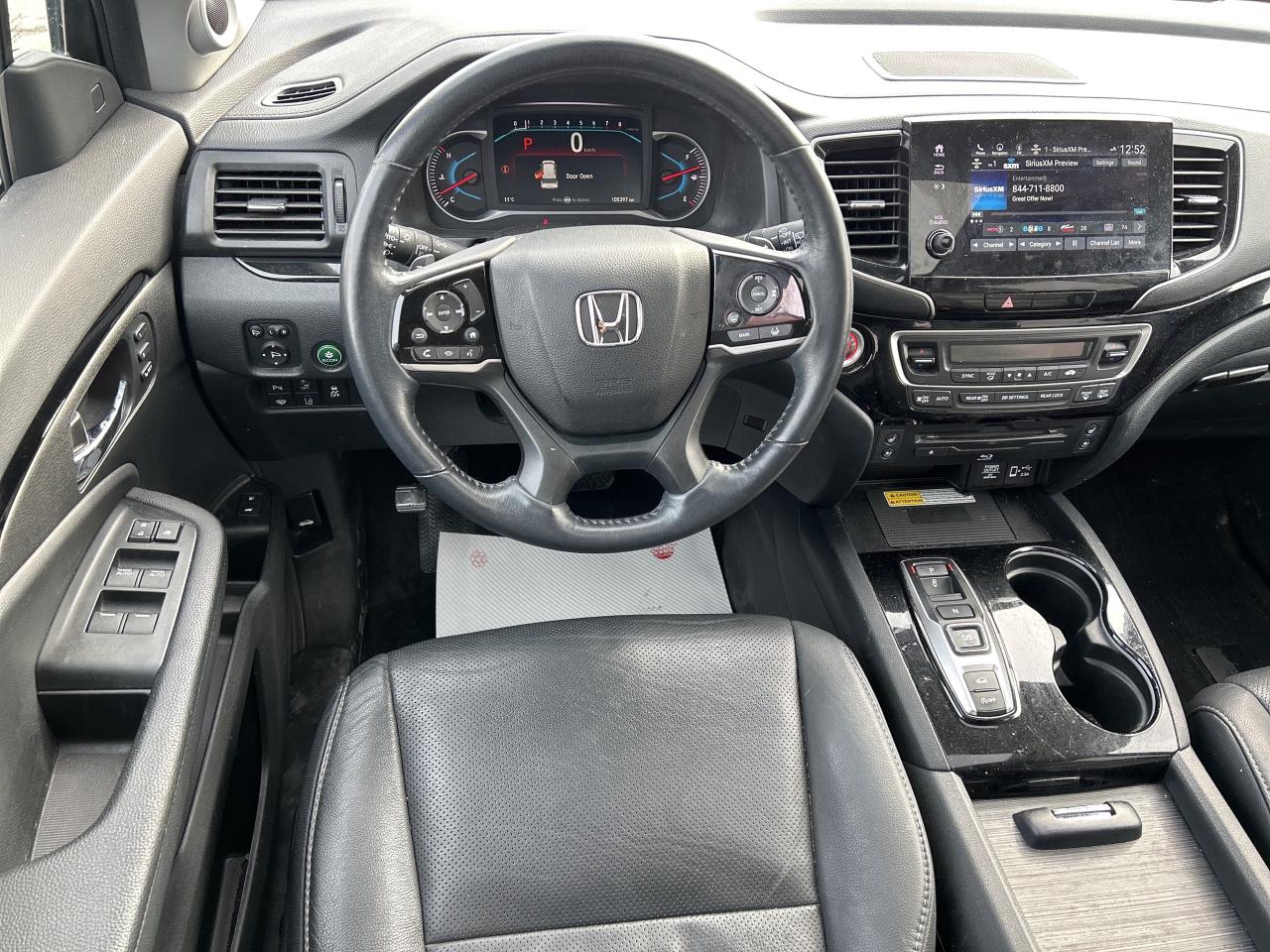 2022 Honda Pilot Touring 7-Passenger  Navigation Sunroof Leather Photo
