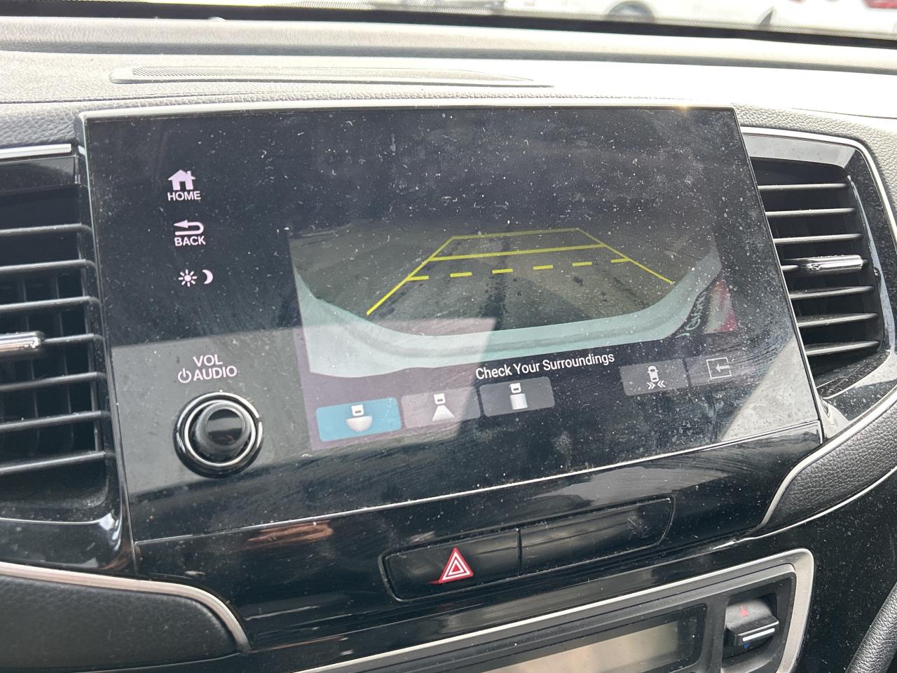 2022 Honda Pilot Touring 7-Passenger  Navigation Sunroof Leather Photo