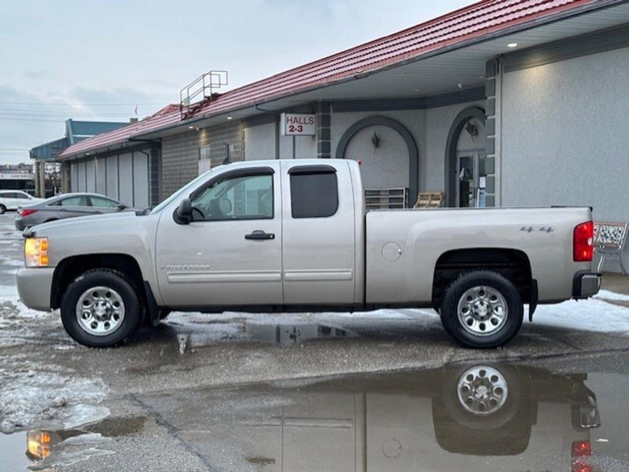 2009 Chevrolet Silverado 1500 LS 4WD Ext Cab ONLY 65,000KM-1 OWNER-CERTIFIED! Photo