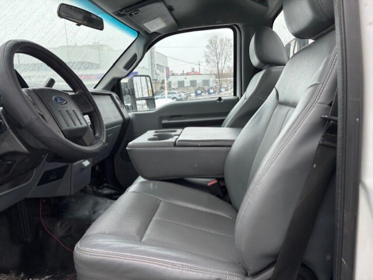 2015 Ford F-350 4X4 **ONLY 68,000KM-1 OWNER-REGULAR CAB-LONG BOX** Photo