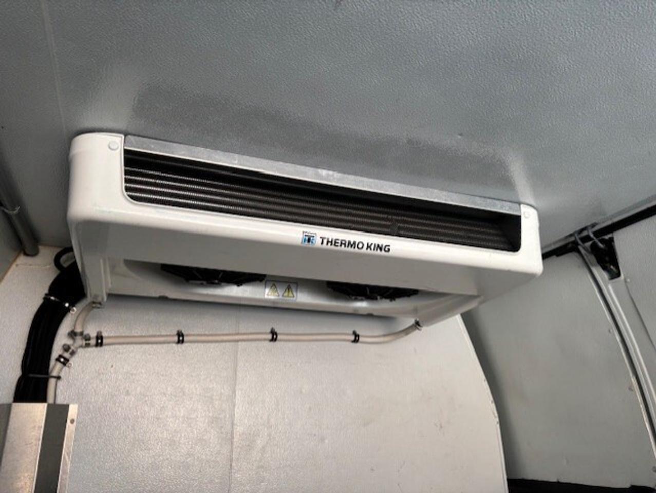 2018 Chevrolet Express 2500 EXTENDED **THERMO KING REEFER-FREEZER** Photo