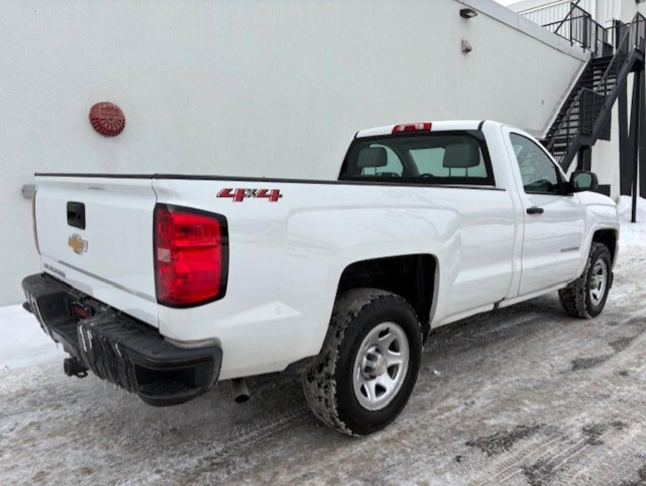 2018 Chevrolet Silverado 1500 LS 4WD 5.3L V8 REGULAR CAB 8' LONG BOX-CAMERA! Photo4