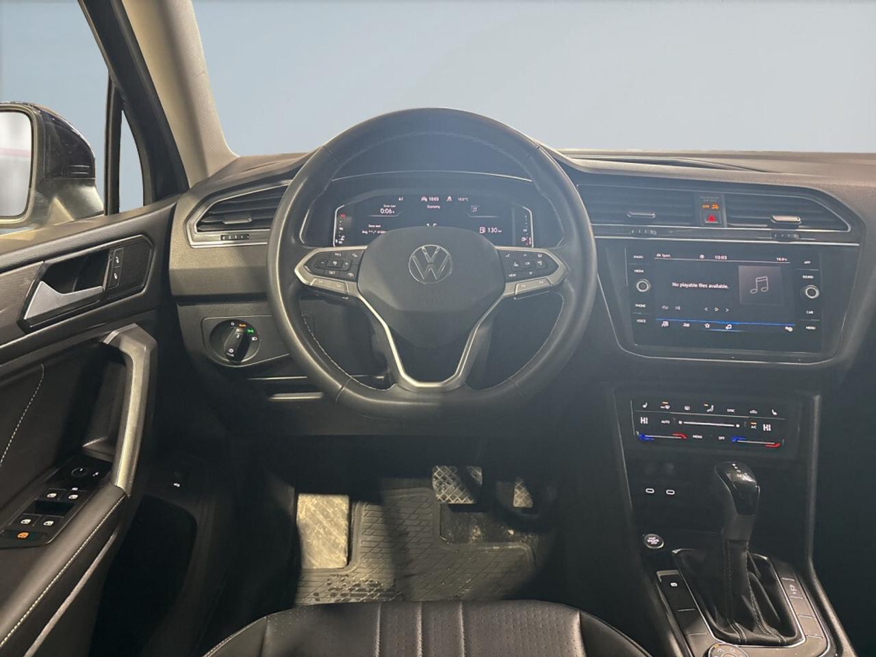 2022 Volkswagen Tiguan Comfortline 4MOTION / Sunroof / Leather / NAV Photo