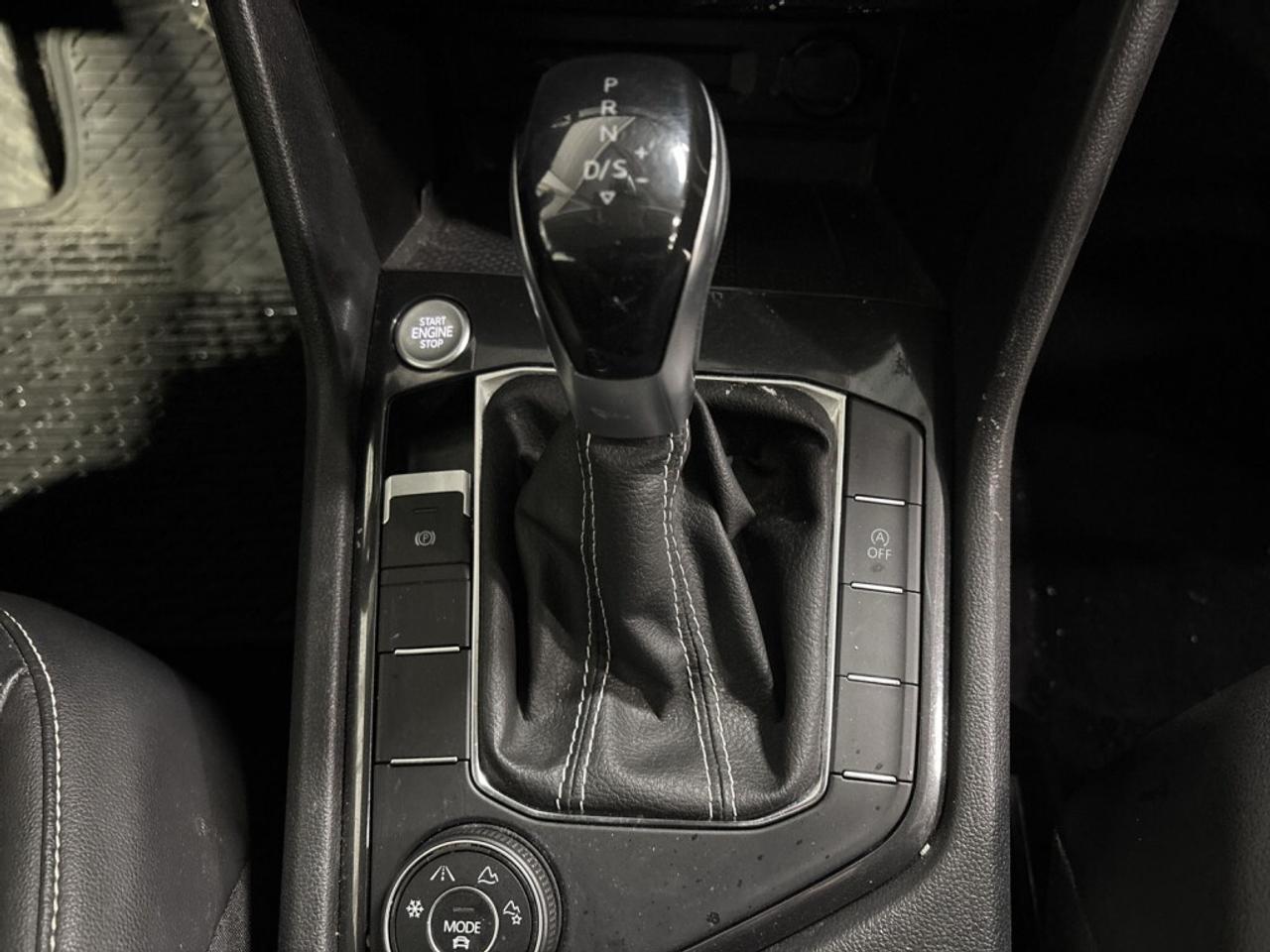 2022 Volkswagen Tiguan Comfortline 4MOTION / Sunroof / Leather / NAV Photo
