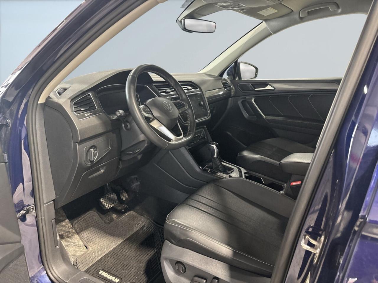 2022 Volkswagen Tiguan Comfortline 4MOTION / Sunroof / Leather / NAV Photo