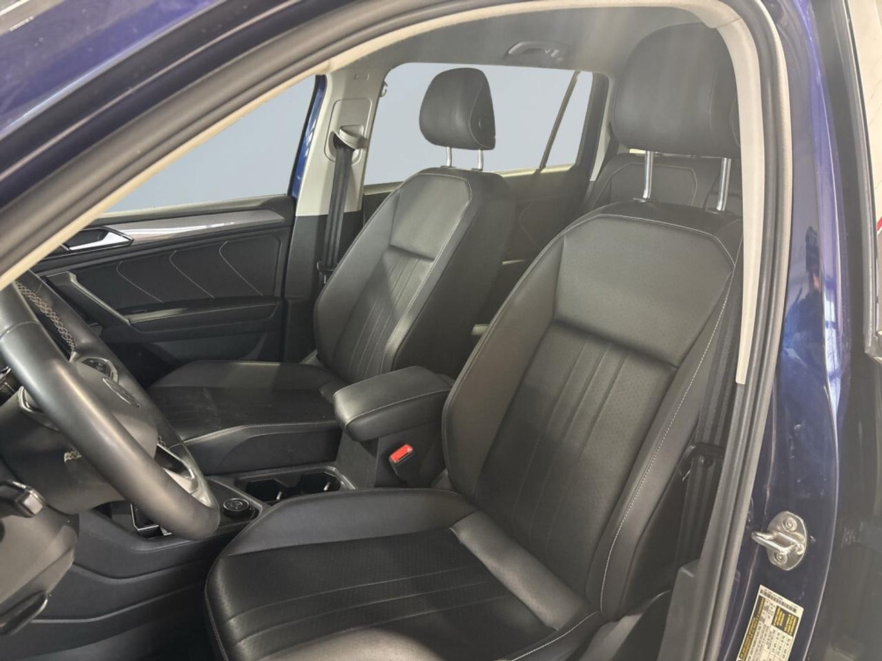 2022 Volkswagen Tiguan Comfortline 4MOTION / Sunroof / Leather / NAV Photo