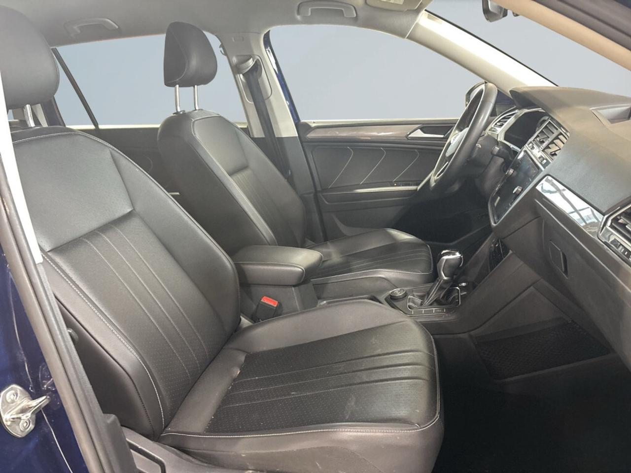 2022 Volkswagen Tiguan Comfortline 4MOTION / Sunroof / Leather / NAV Photo