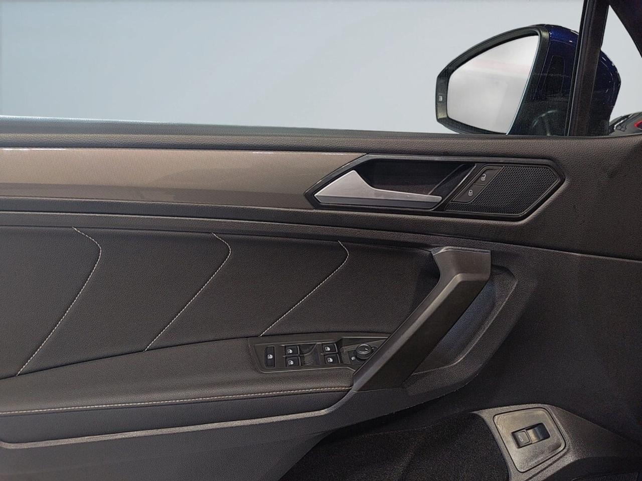 2022 Volkswagen Tiguan Comfortline 4MOTION / Leather / NAV Photo