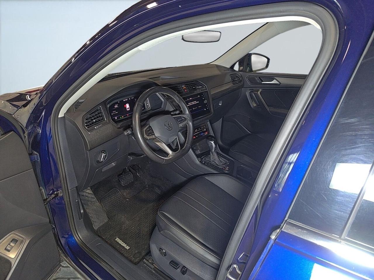 2022 Volkswagen Tiguan Comfortline 4MOTION / Leather / NAV Photo