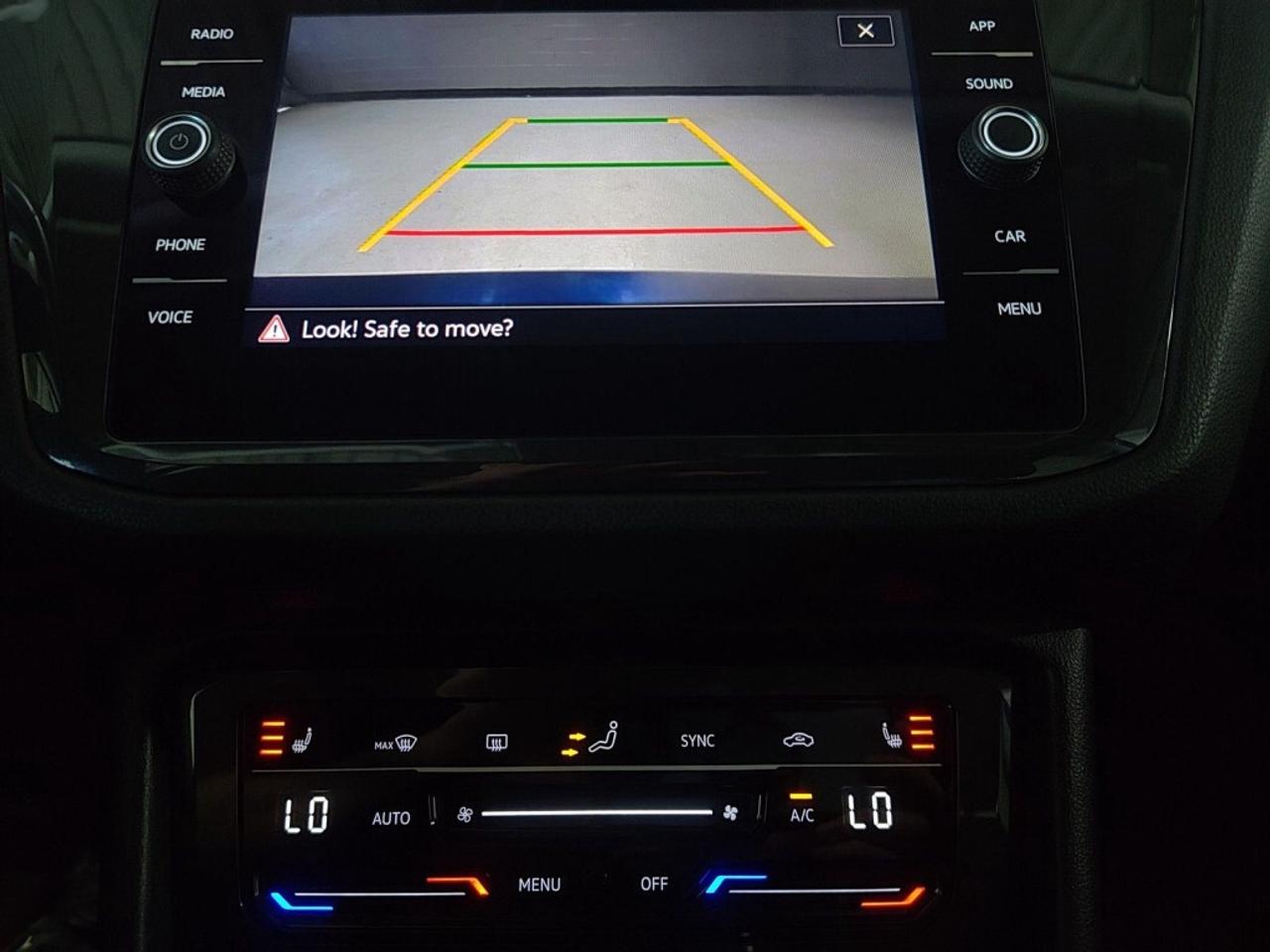 2022 Volkswagen Tiguan Comfortline 4MOTION / Leather / NAV Photo