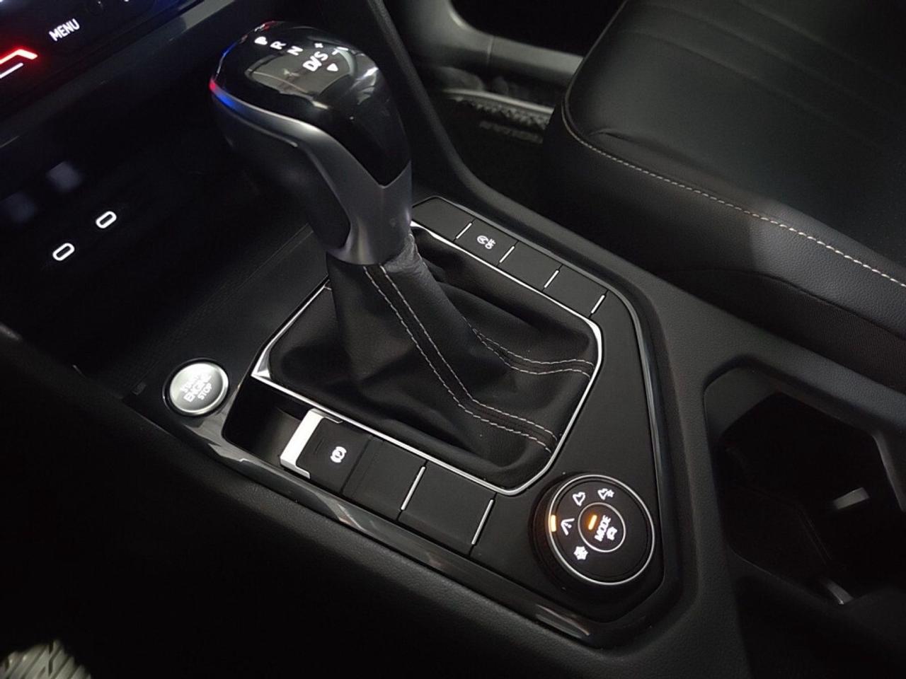 2022 Volkswagen Tiguan Comfortline 4MOTION / Leather / NAV Photo