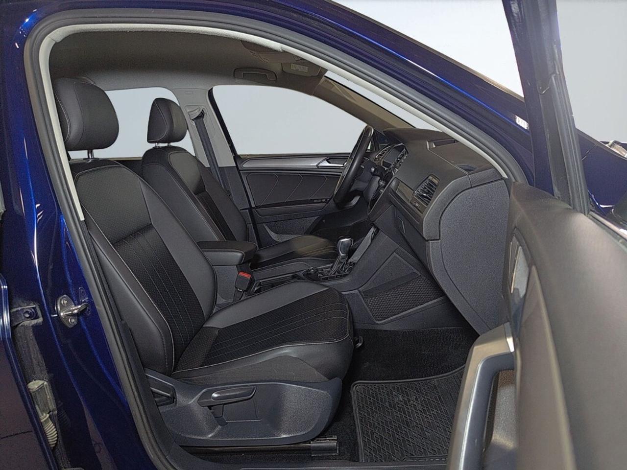 2022 Volkswagen Tiguan Comfortline 4MOTION / Leather / NAV Photo