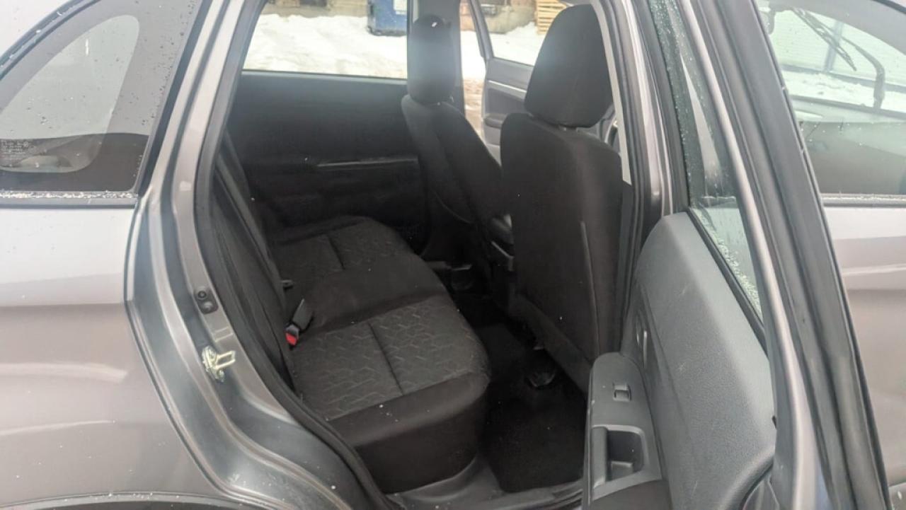 2024 Mitsubishi RVR SE 4WD/ Back Up Cam/Heated Seats/Clean carfax/Serv Photo