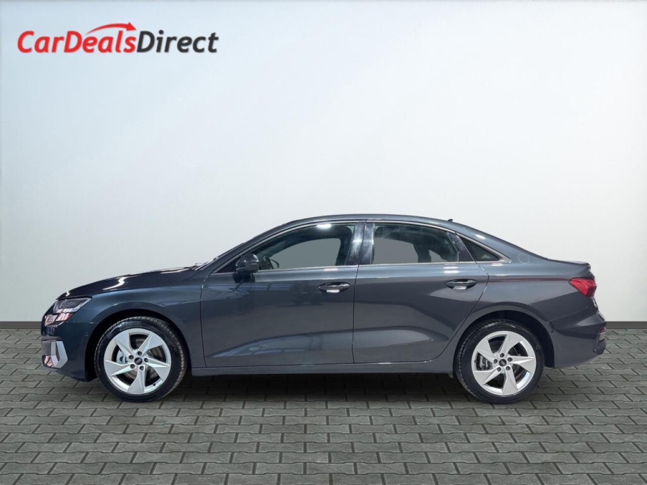 2023 Audi A3 Komfort/Sunroof/NAVI/Leather/Clean carfax/Service Photo2