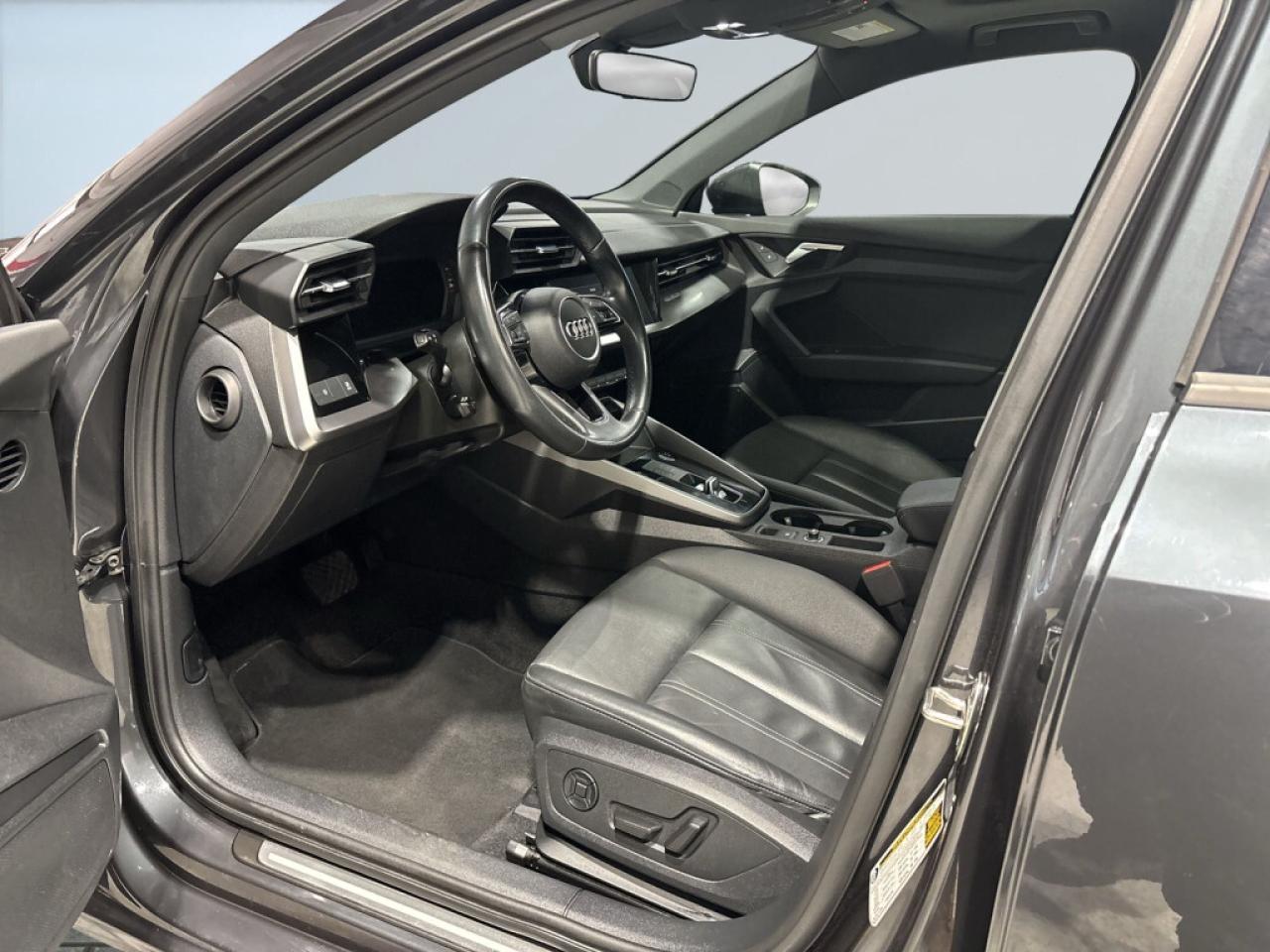 2023 Audi A3 Komfort/Sunroof/NAVI/Leather/Clean carfax/Service Photo