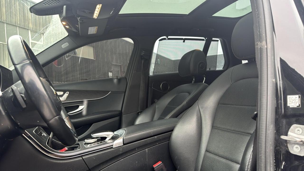 2020 Mercedes-Benz C-Class C 300 4MATIC AMG Pkg/Clean Carfax/NAVI/Leather/Sun Photo