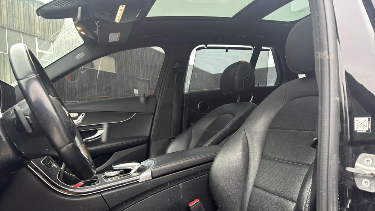 2020 Mercedes-Benz C-Class C 300 4MATIC AMG Pkg/Clean Carfax/NAVI/Leather/Sun Photo4