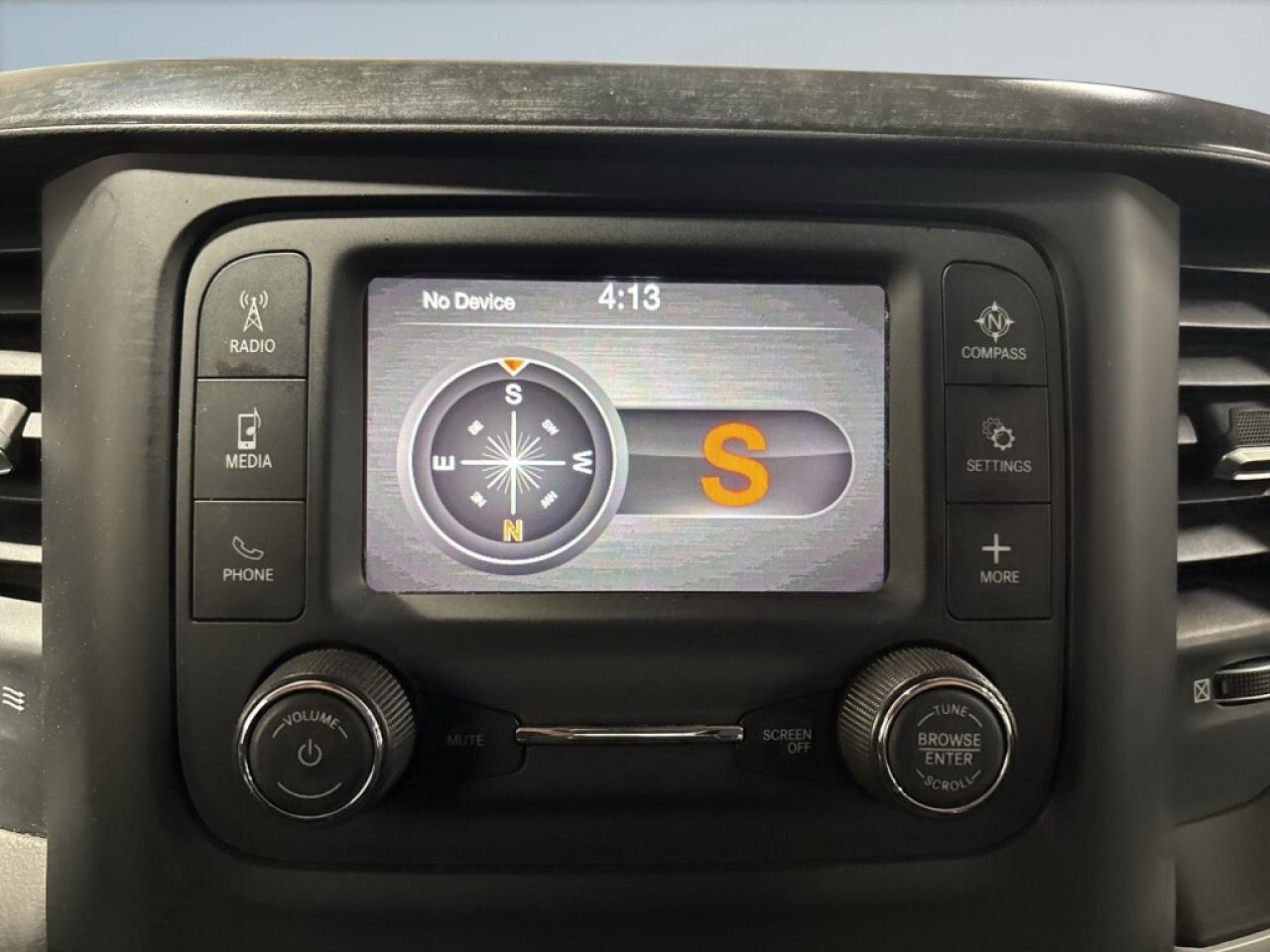 2020 RAM 3500 Big Horn  HEMI  6.4L V8 4X4 Crew Cab 8ft. box/ Big Photo