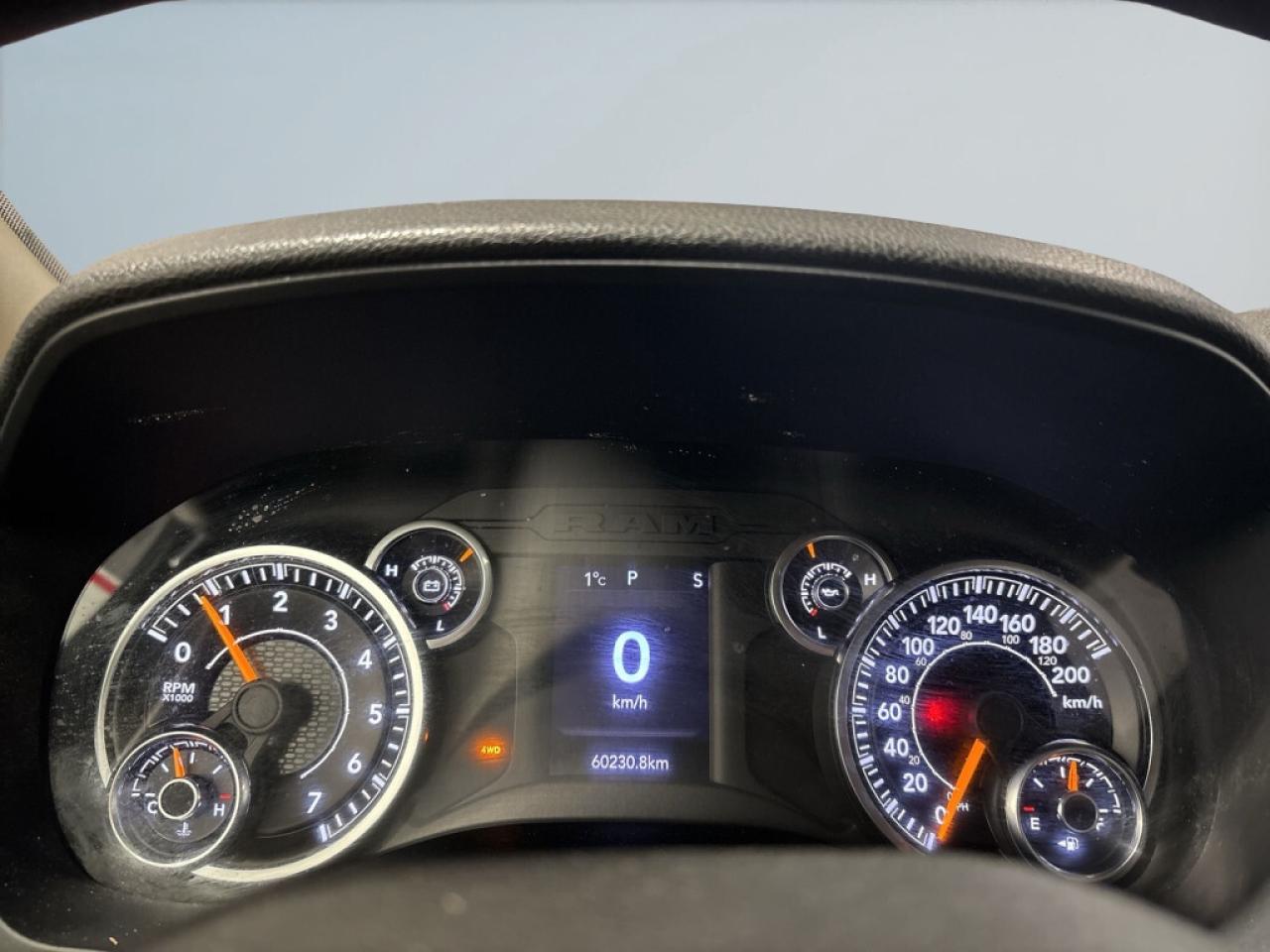 2020 RAM 3500 Big Horn  HEMI  6.4L V8 4X4 Crew Cab 8ft. box/ Big Photo