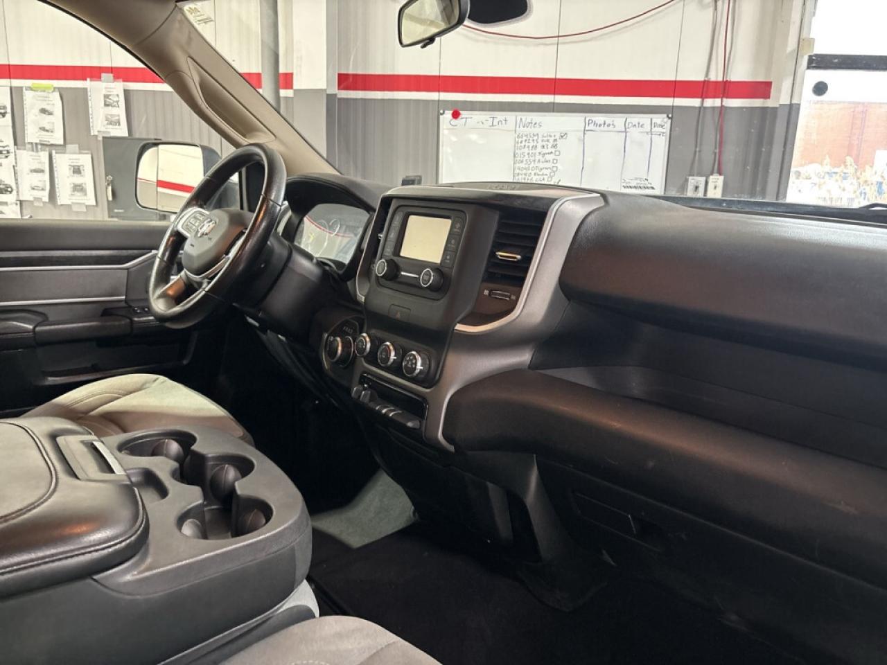 2020 RAM 3500 Big Horn  HEMI  6.4L V8 4X4 Crew Cab 8ft. box/ Big Photo