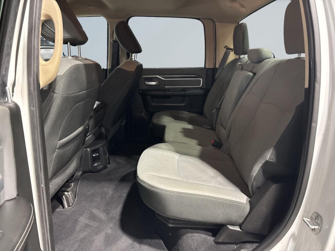 2020 RAM 3500 Big Horn  HEMI  6.4L V8 4X4 Crew Cab 8ft. box/ Big Photo