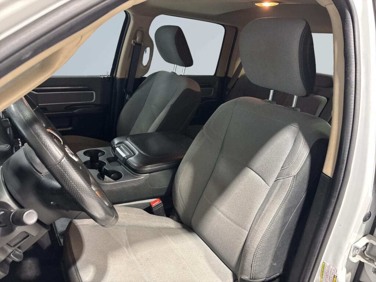 2020 RAM 3500 Big Horn  HEMI  6.4L V8 4X4 Crew Cab 8ft. box/ Big Photo