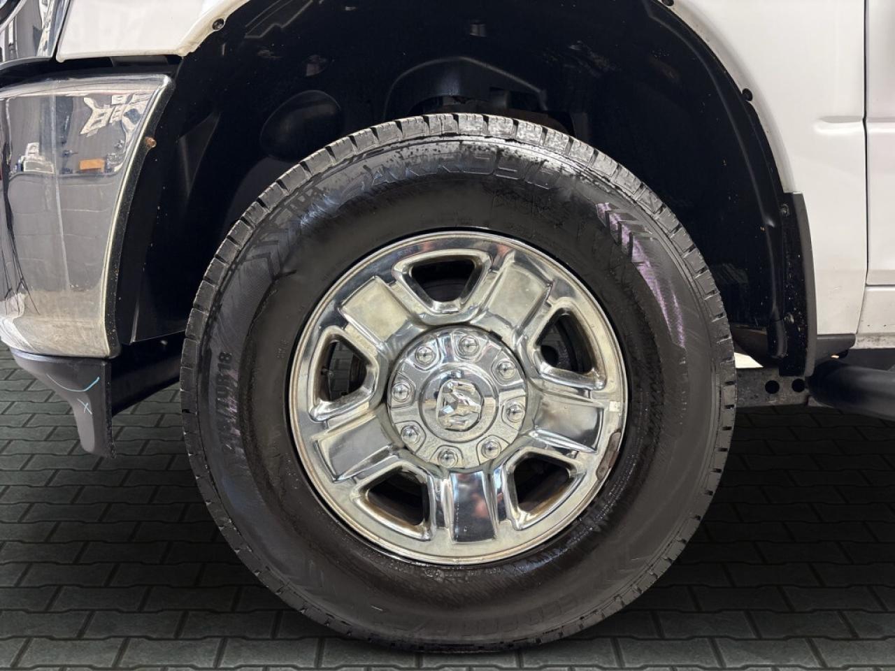 2020 RAM 3500 Big Horn  HEMI  6.4L V8 4X4 Crew Cab 8ft. box/ Big Photo