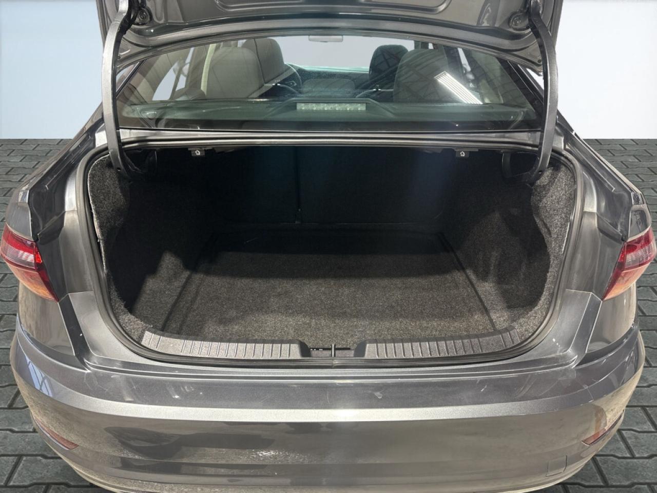 2019 Volkswagen Jetta Comfortline Automatic/ Back Up Cam/ Bluetooth/Clea Photo