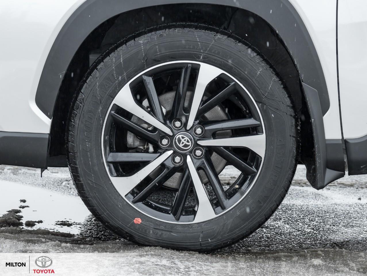 2024 Toyota Corolla Cross LEATHER SUNROOF JBL ONE OWNER TCUV XSE Photo