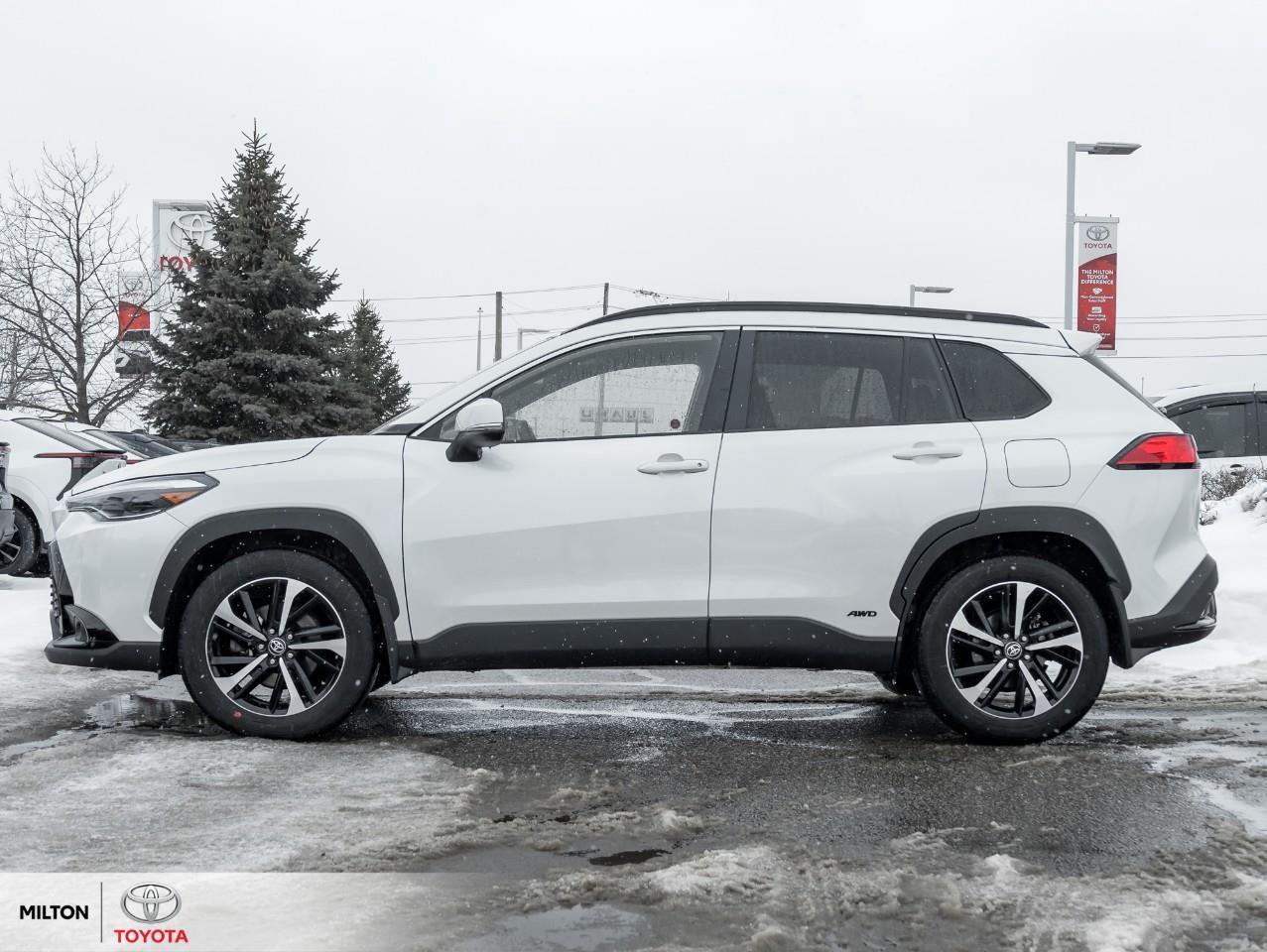 2024 Toyota Corolla Cross LEATHER SUNROOF JBL ONE OWNER TCUV XSE Photo2