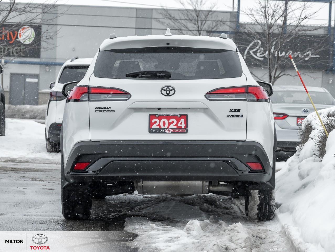 2024 Toyota Corolla Cross LEATHER SUNROOF JBL ONE OWNER TCUV XSE Photo