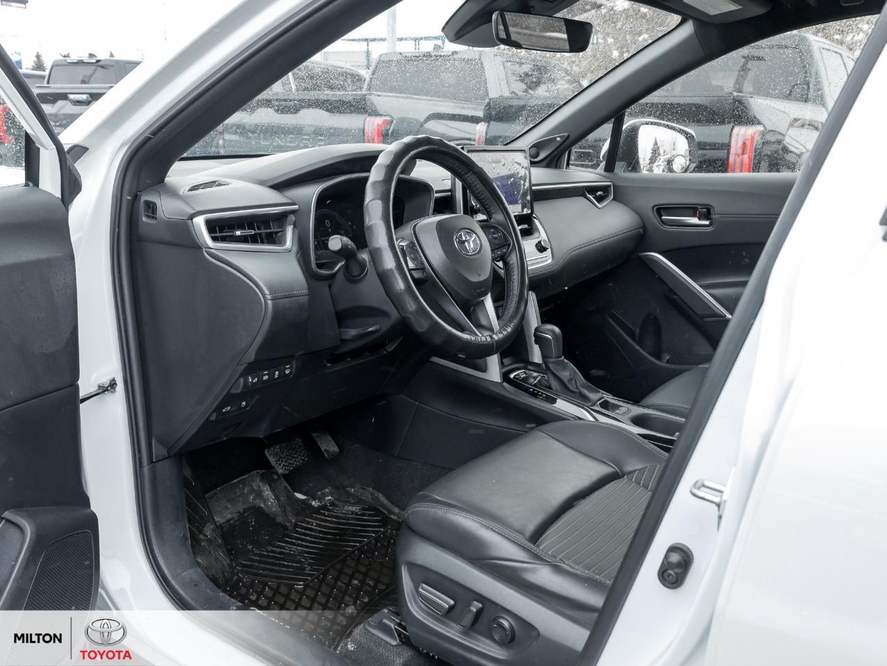 2024 Toyota Corolla Cross LEATHER SUNROOF JBL ONE OWNER TCUV XSE Photo