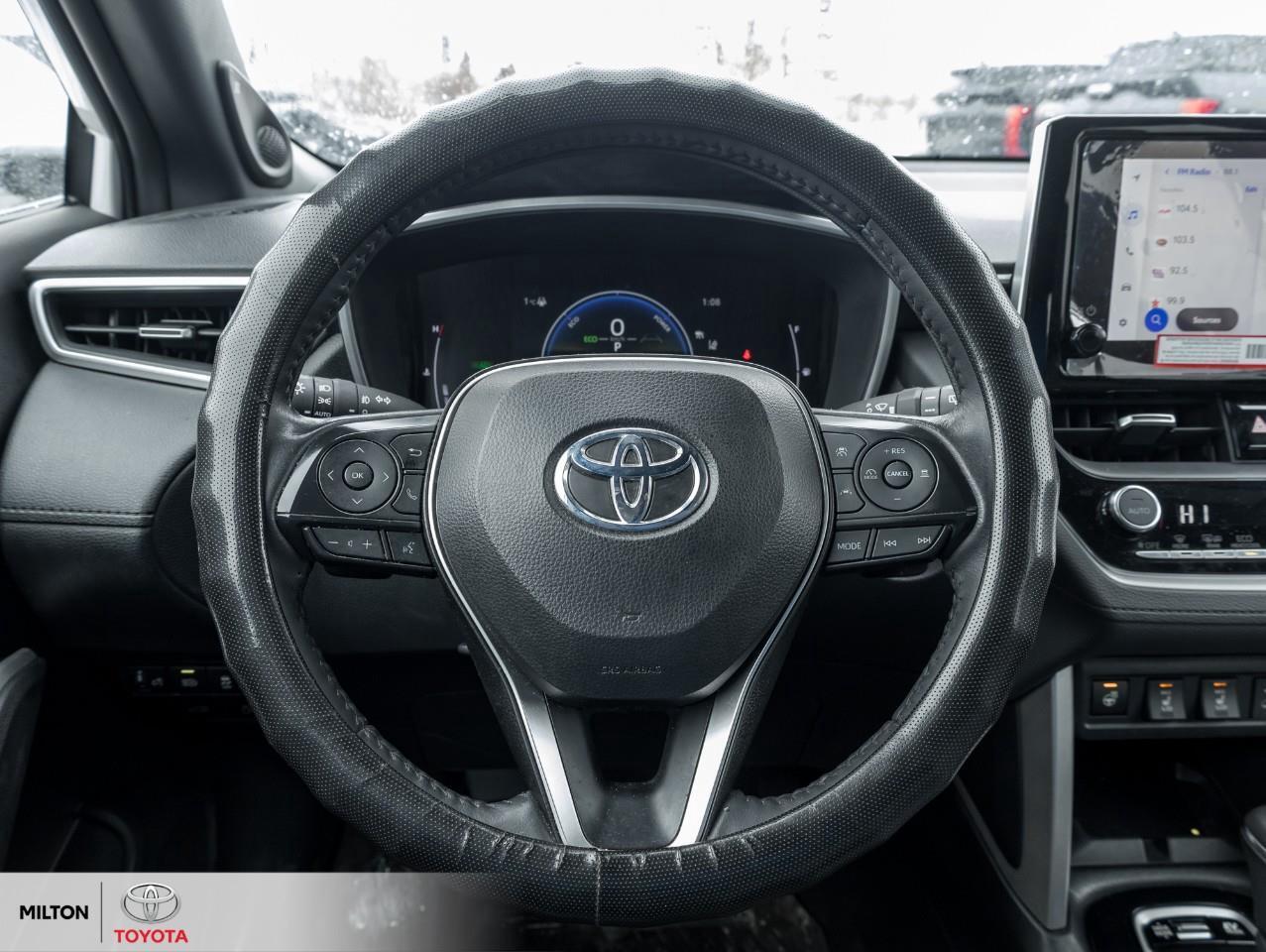 2024 Toyota Corolla Cross LEATHER SUNROOF JBL ONE OWNER TCUV XSE Photo