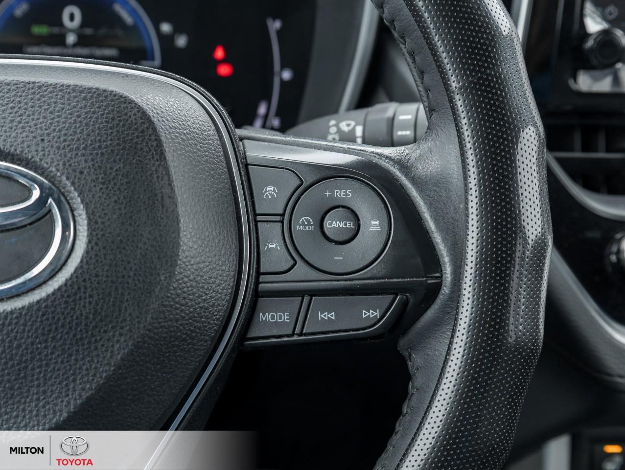 2024 Toyota Corolla Cross LEATHER SUNROOF JBL ONE OWNER TCUV XSE Photo