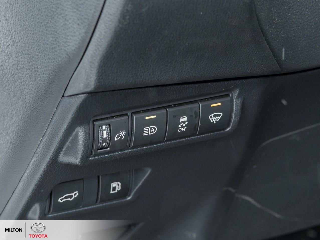 2024 Toyota Corolla Cross LEATHER SUNROOF JBL ONE OWNER TCUV XSE Photo