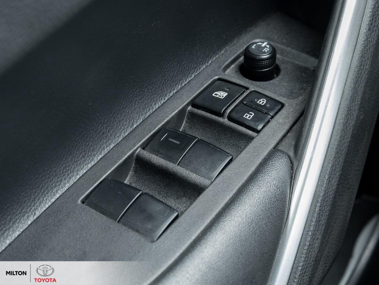 2024 Toyota Corolla Cross LEATHER SUNROOF JBL ONE OWNER TCUV XSE Photo