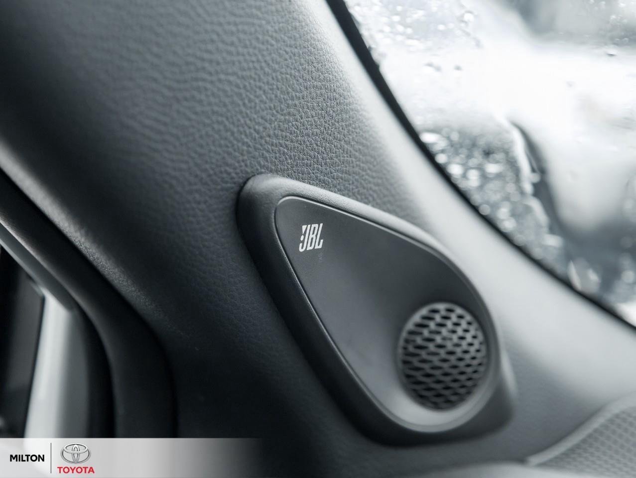 2024 Toyota Corolla Cross LEATHER SUNROOF JBL ONE OWNER TCUV XSE Photo