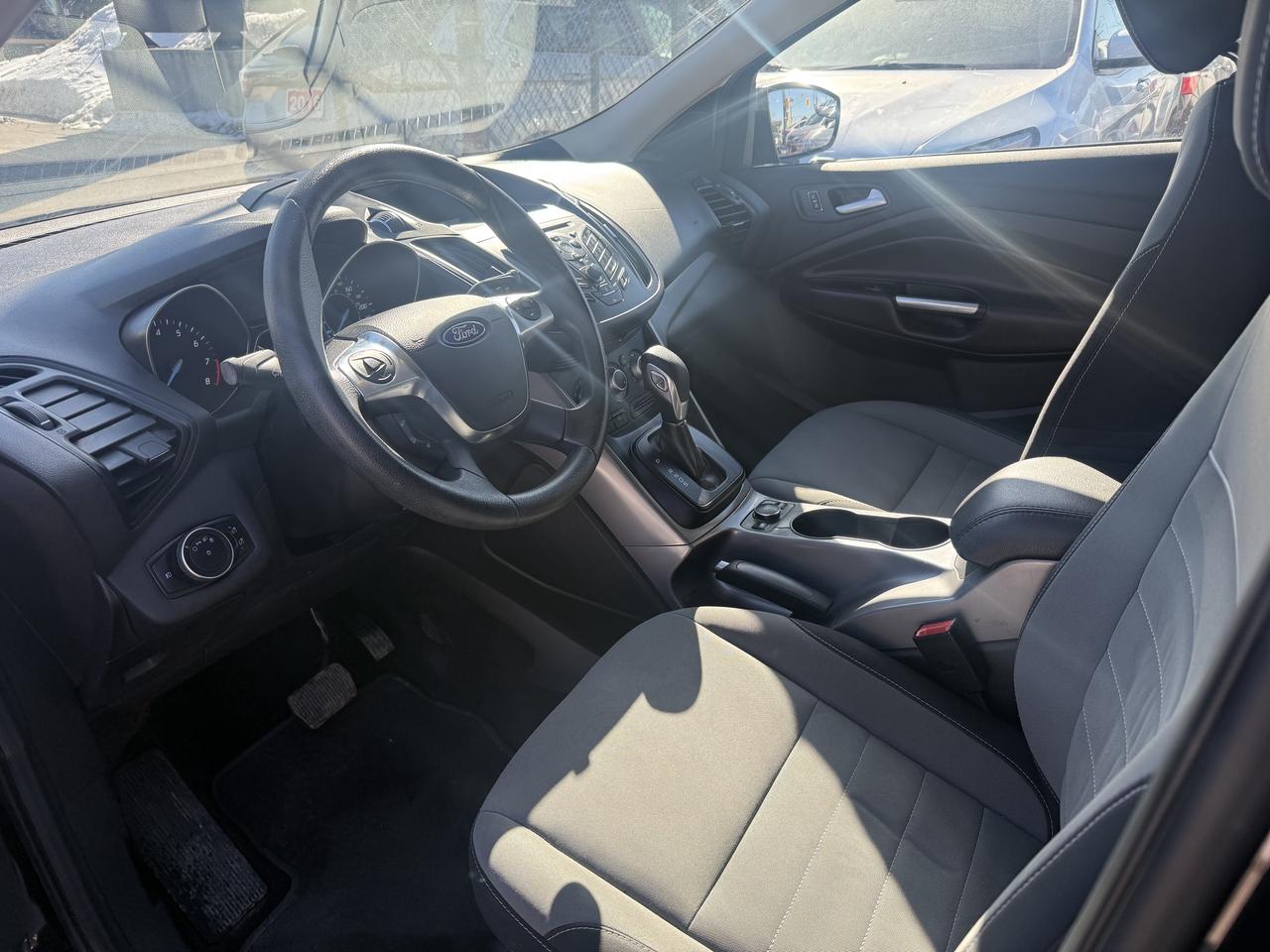 2015 Ford Escape *** 3 YEAR WARRANTY INCLUDED *** Photo4