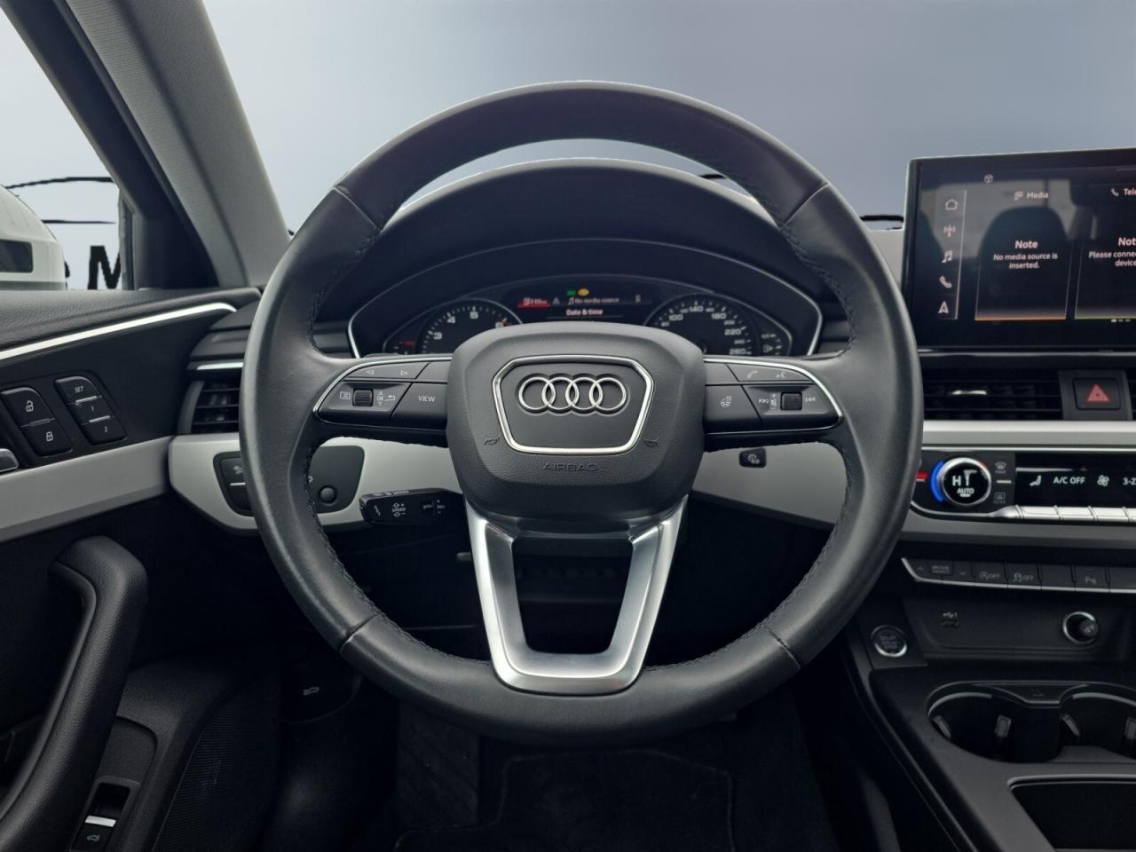 2024 Audi A4 CARPLAY / CAMERA / BLIND SPOT / LED LIGHTS / SUNRO Photo