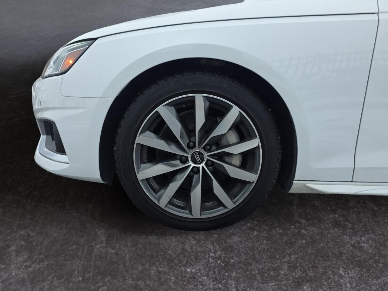 2024 Audi A4 CARPLAY / CAMERA / BLIND SPOT / LED LIGHTS / SUNRO Photo