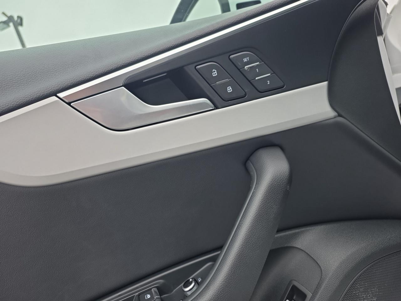 2024 Audi A4 CARPLAY / CAMERA / BLIND SPOT / LED LIGHTS / SUNRO Photo