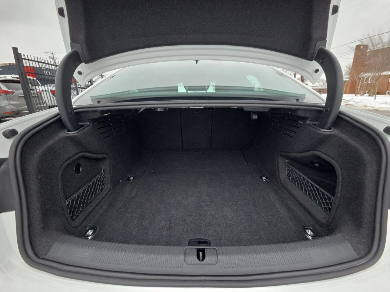 2024 Audi A4 CARPLAY / CAMERA / BLIND SPOT / LED LIGHTS / SUNRO Photo