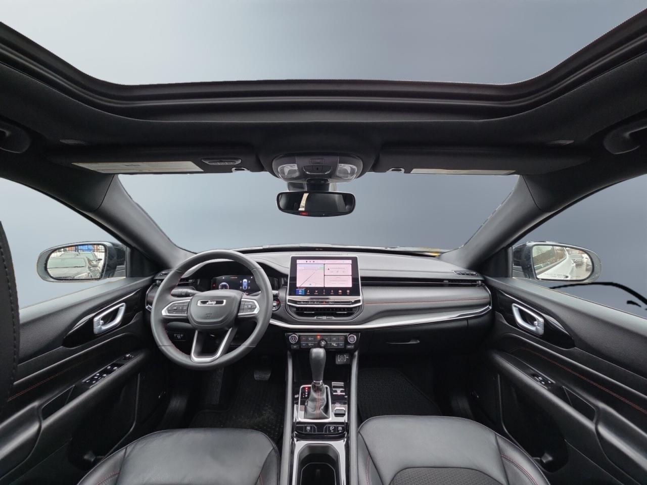 2024 Jeep Compass Trailhawk 4x4 * NO ACCIDENTS/CARPLAY/CAMERA/PANO/D Photo4