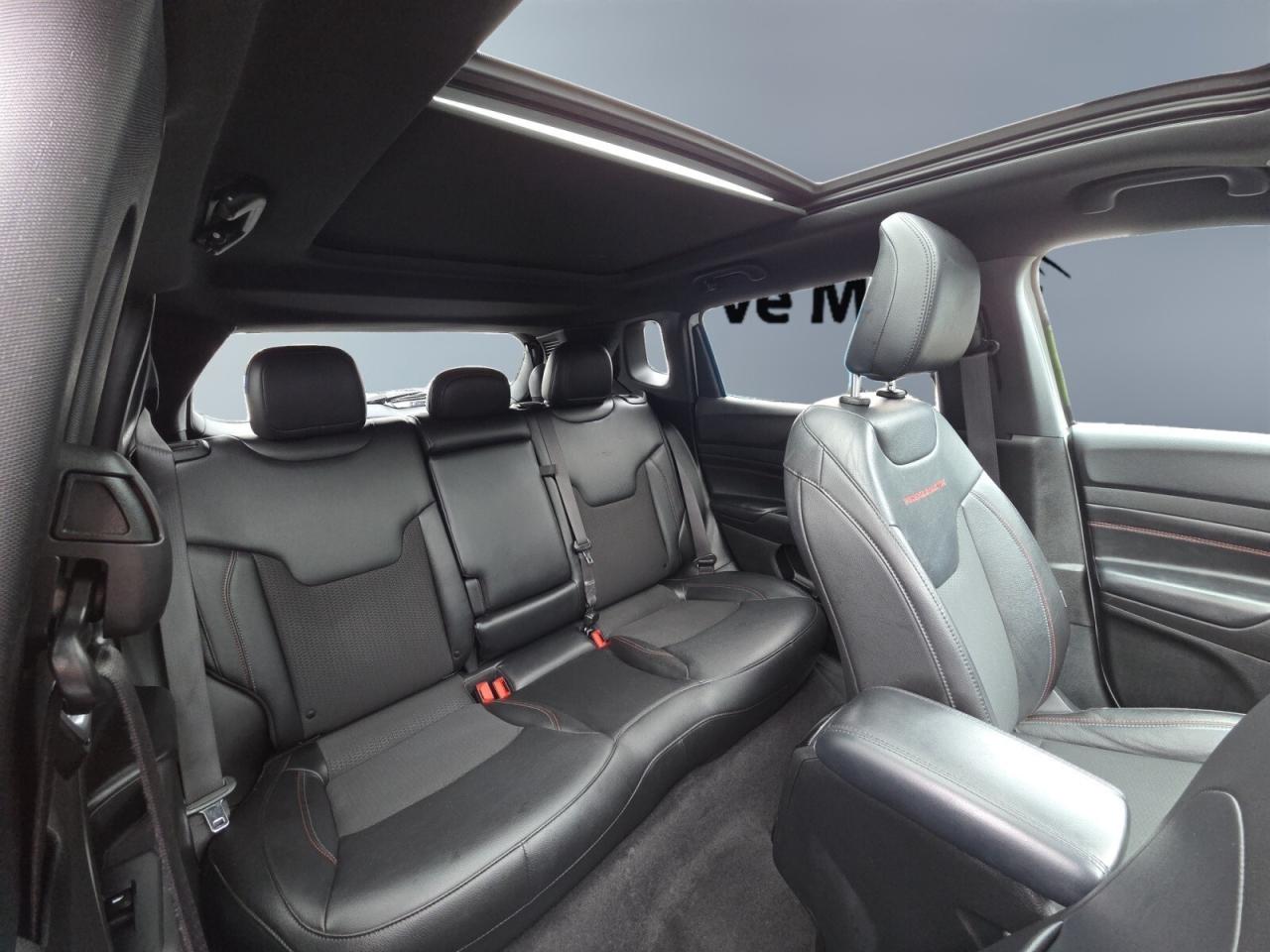 2024 Jeep Compass Trailhawk 4x4 * NO ACCIDENTS/CARPLAY/CAMERA/PANO/D Photo