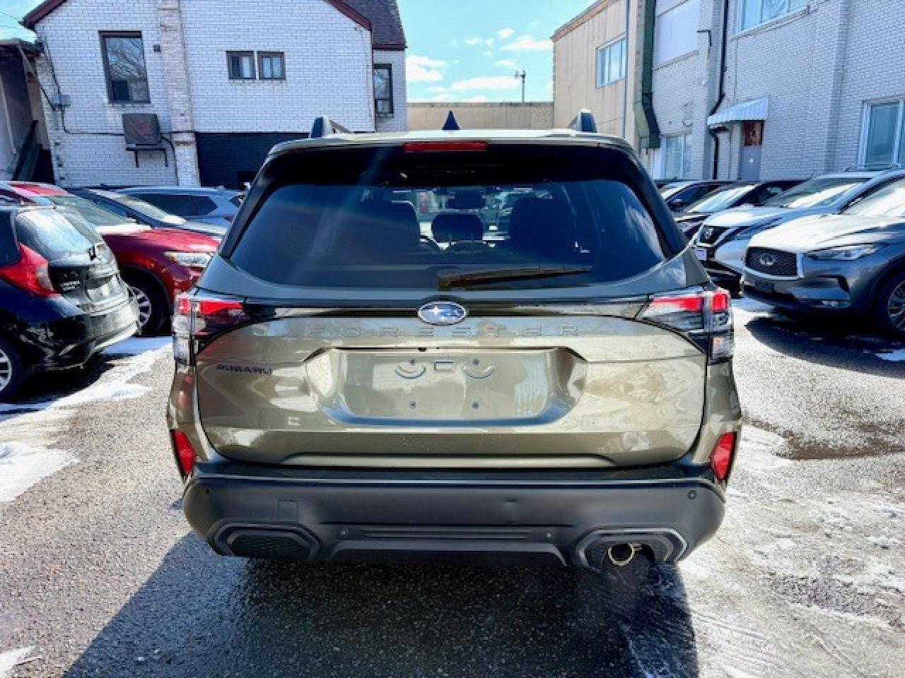 2025 Subaru Forester LIMITED AWD Photo4